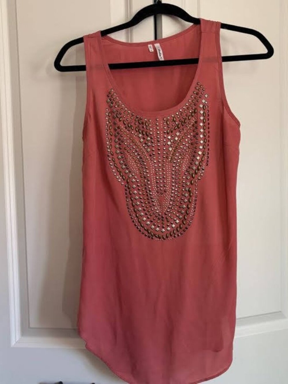 Salmon colored tank top with bronze beading. Super flattering - S